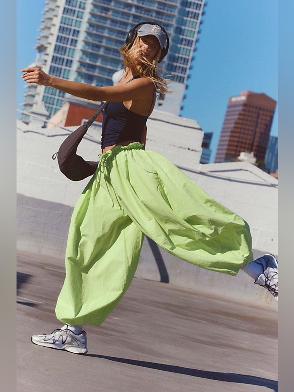 🔥SOLD🔥FREE PEOPLE MOVEMENT ON THE PULSE BALLOON PANTS Size M NWT in Lime - Picture 2 of 7